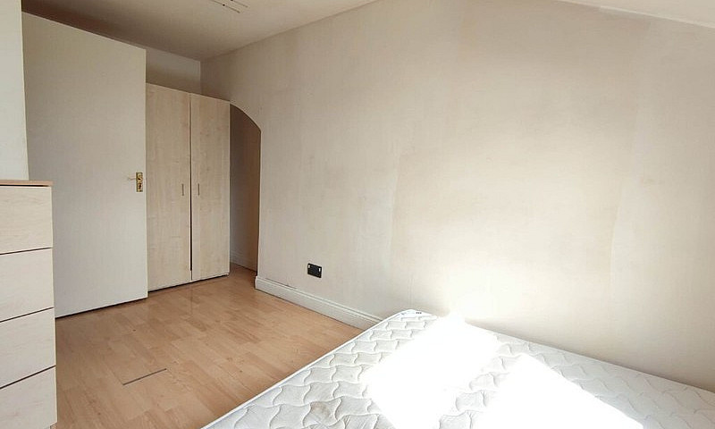 Bright Spacious 1 Be...