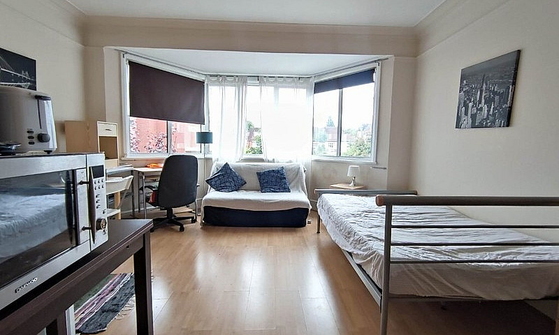Beautiful Spacious F...