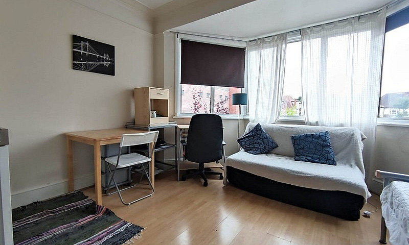 Beautiful Spacious F...