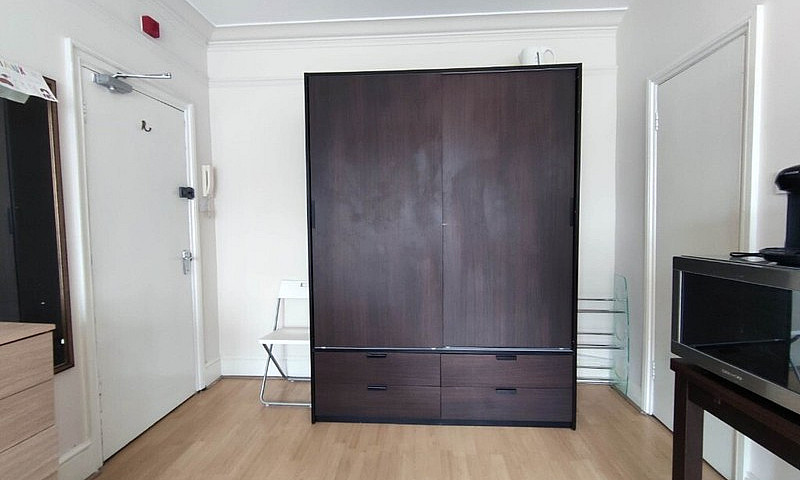 Beautiful Spacious F...
