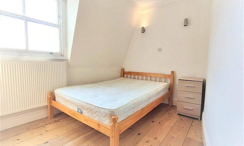Bright 1 Bedroom Fla...