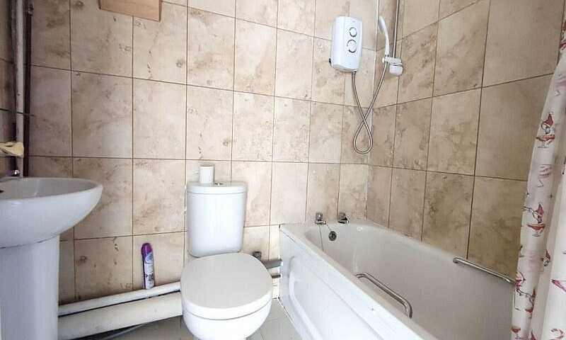 Bright Spacious 1 Be...