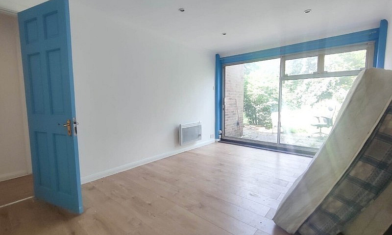1/2 Bedroom Apartmen...