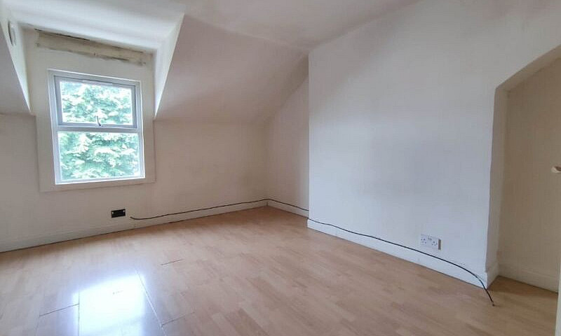 Bright Spacious 1 Be...