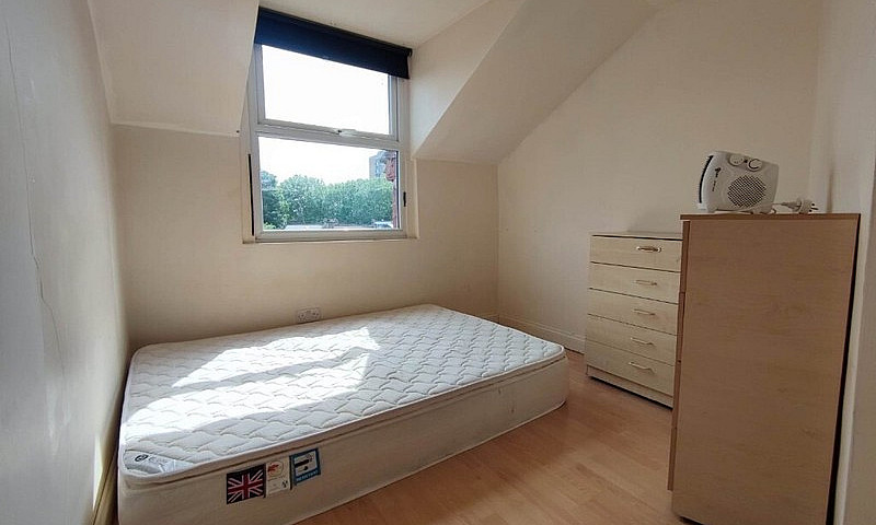Bright Spacious 1 Be...