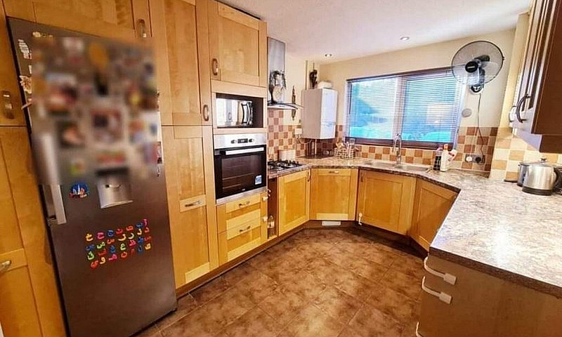 3 Beds 2 Bathrooms –...