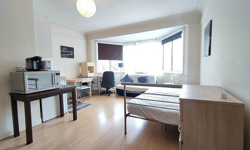 Beautiful Spacious F...