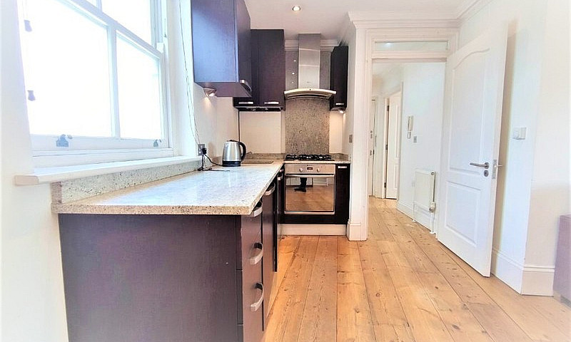 Bright 1 Bedroom Fla...