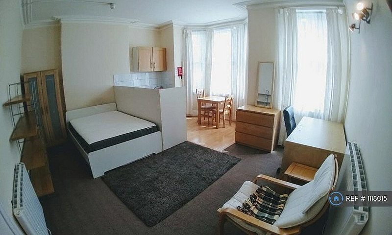 1 Bedroom In Mazenod...