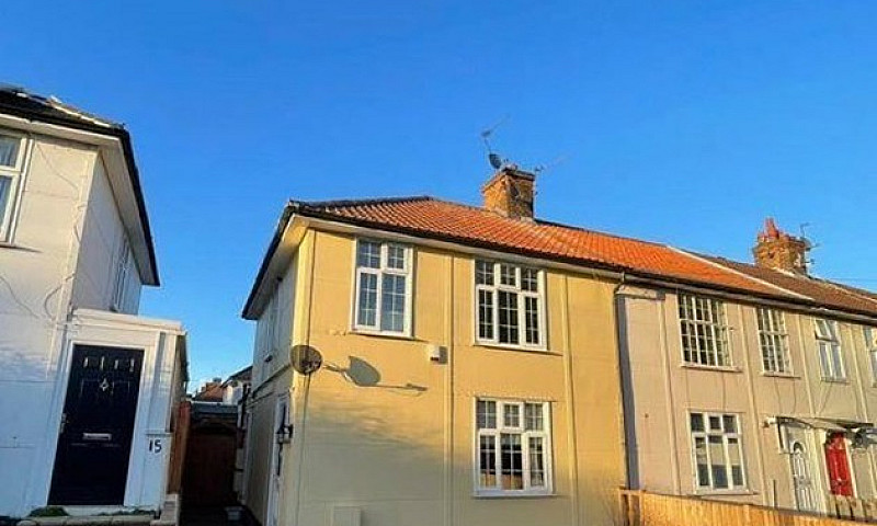 1 Bedroom Flat In Cr...