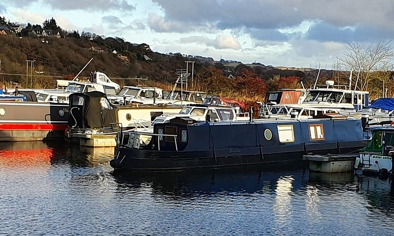 Stunning Houseboat W...