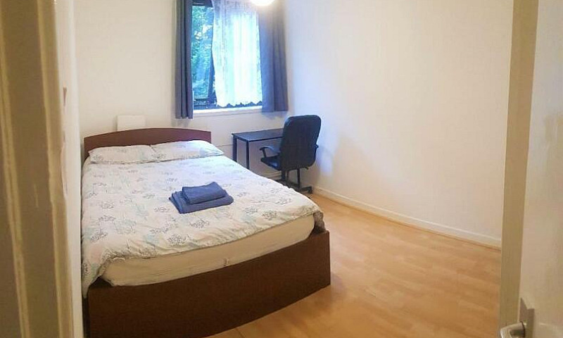 4 Bedroom Flat In Fl...