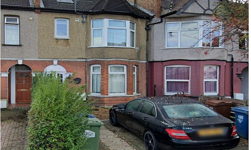 3 Bedroom Maisonette...