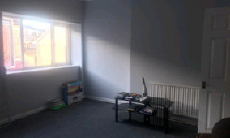 3 Bed Flat Maisonett...