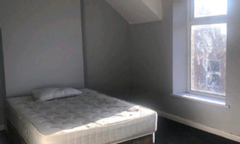 3 Bed Flat Maisonett...