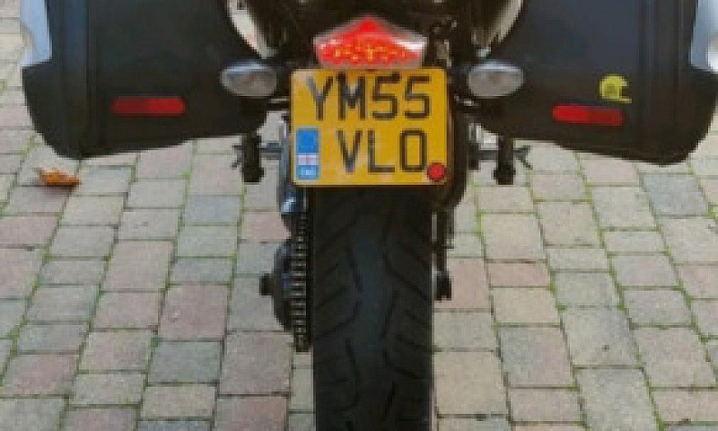 Triumph Sprint St...