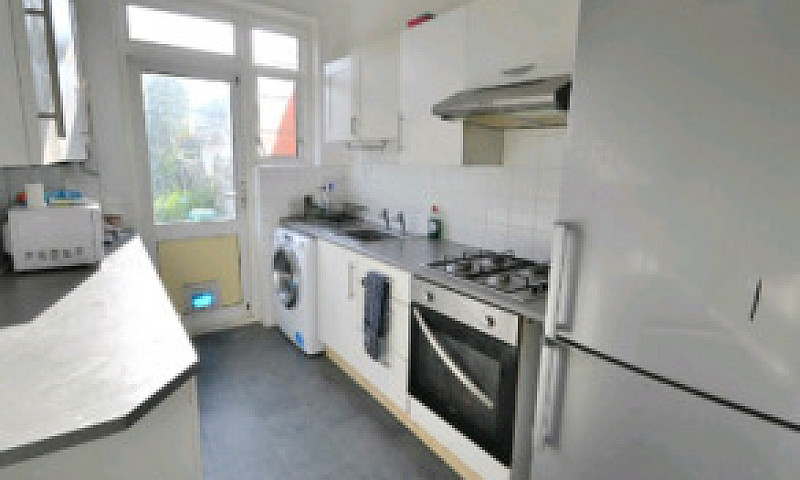 Medium Room In Prest...