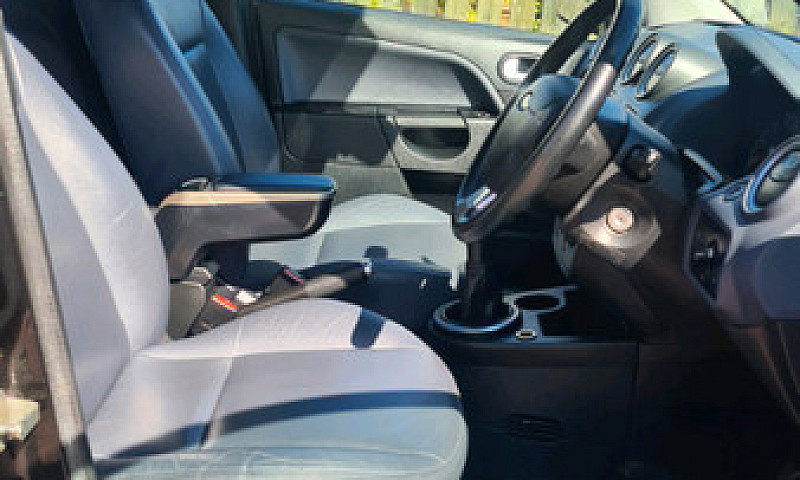 Ford Fiesta Ghia 1.4...