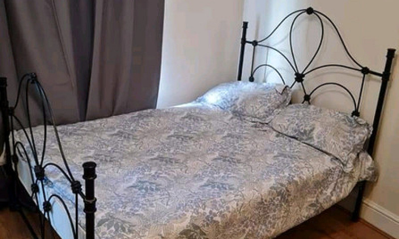 Double Bedroom For R...