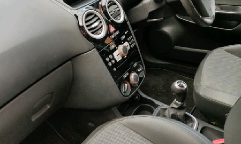 Vauxhall Corsa Desig...