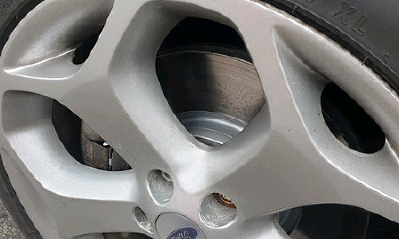 Ford Focus St ...