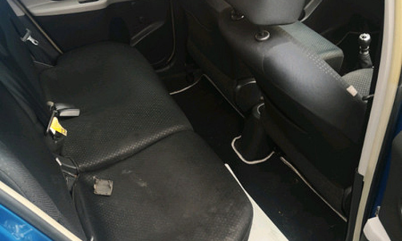 2010 Toyota Yaris ...
