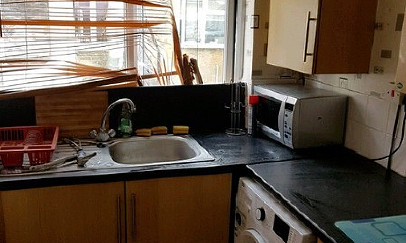 Spacious 2 Bedroom F...