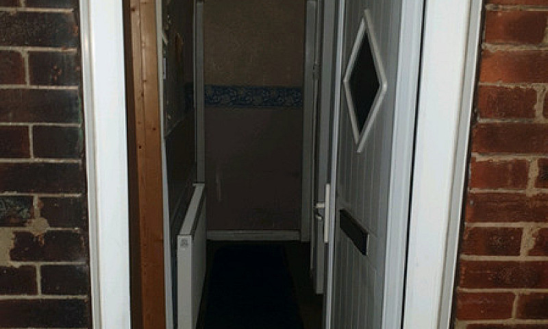 2 Bedroom Flat Small...