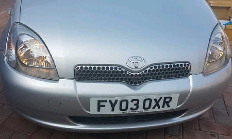 2003 Toyota Yaris/Vi...