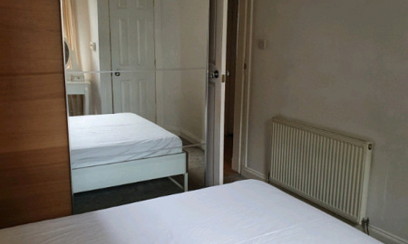 1 Bed Flat Partick, ...