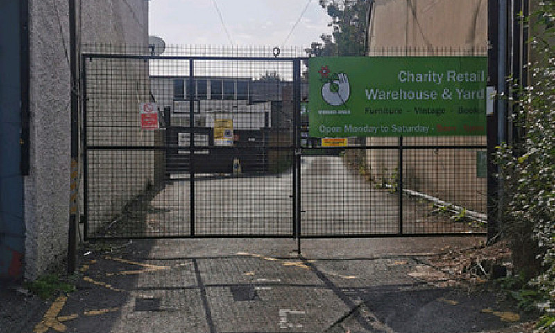 Secure Gated Yard/Wo...