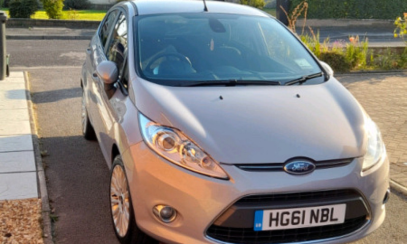 Ford Fiesta Titanuum...