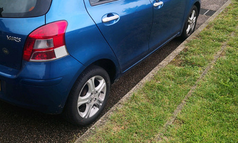 2010 Toyota Yaris ...