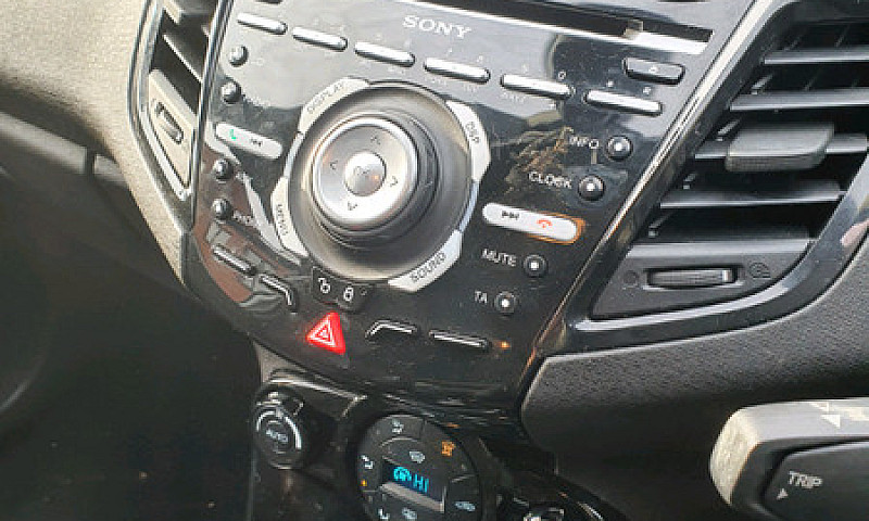 Ford Fiesta  Titaniu...