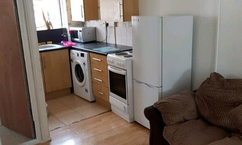 Spacious 2 Bedroom F...