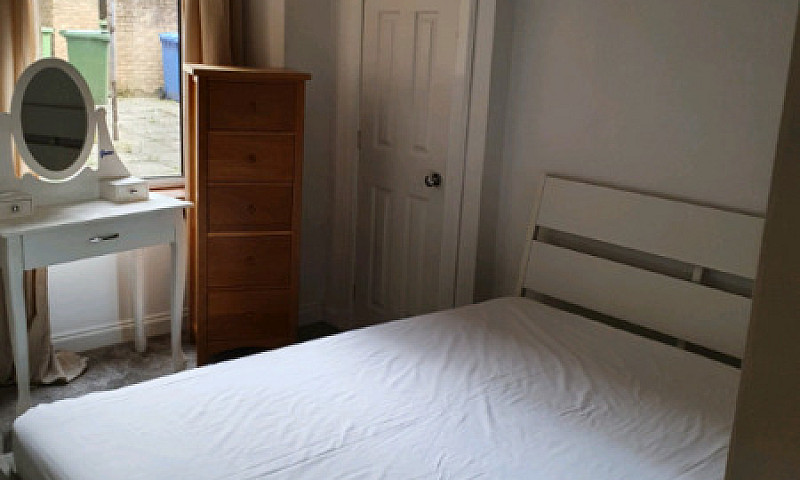 1 Bed Flat Partick, ...