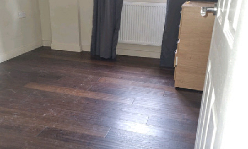 1 Bed Flat £1350 Nea...