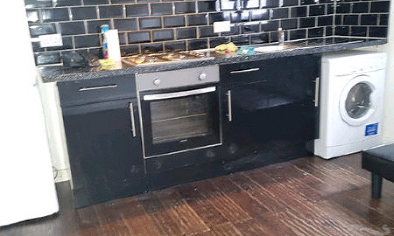 1 Bed Flat £1350 Nea...