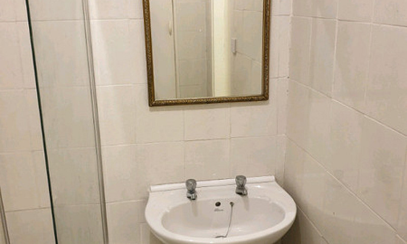 2 Bedroom Flat Small...