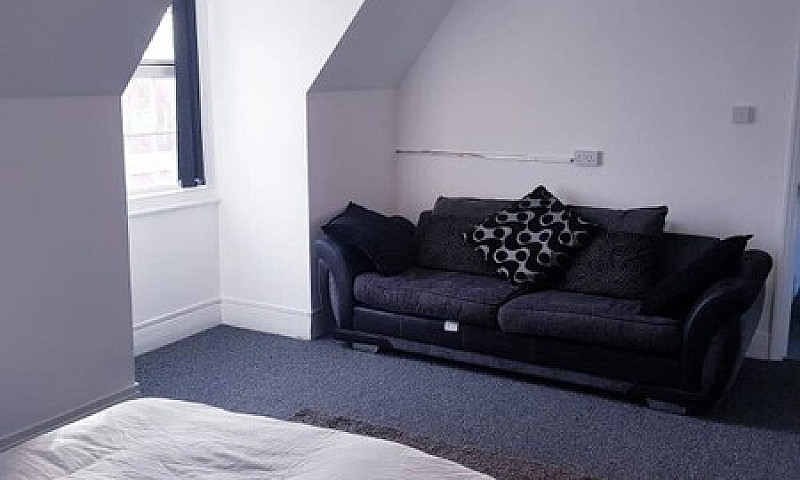 Large Double Room In...