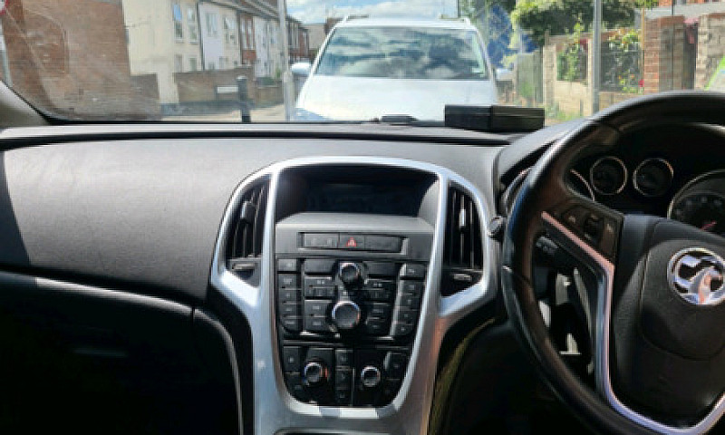 Vauxhall Astra 2011...