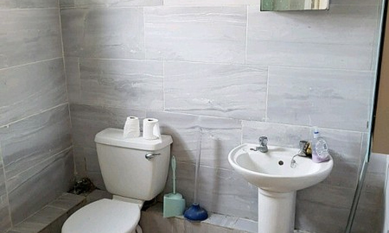 Spacious 2 Bedroom F...