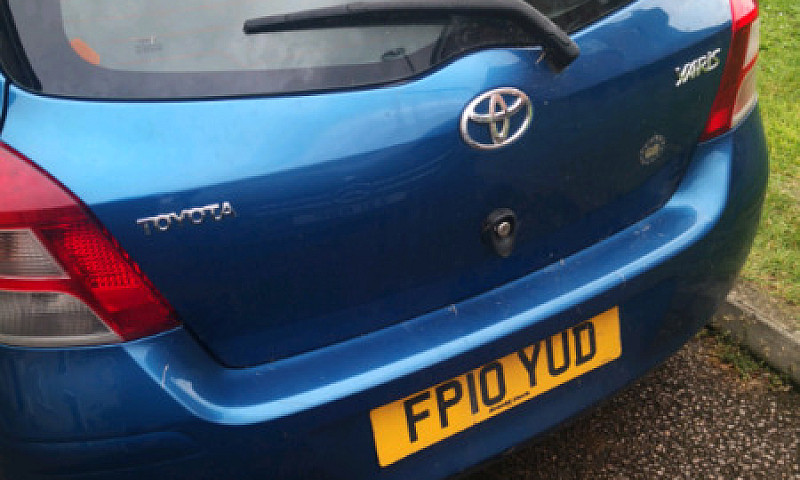 2010 Toyota Yaris ...