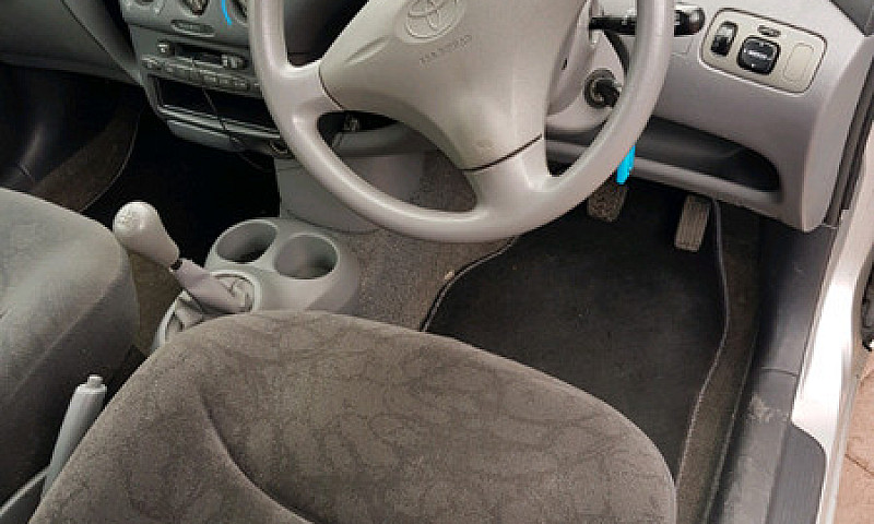2003 Toyota Yaris/Vi...