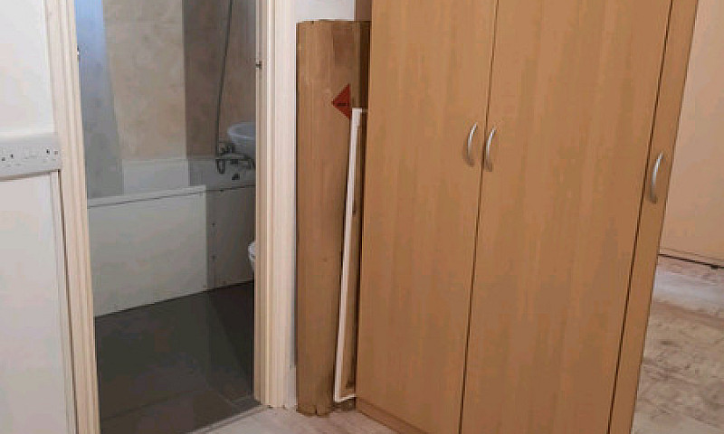 1 Big Bedroom ...