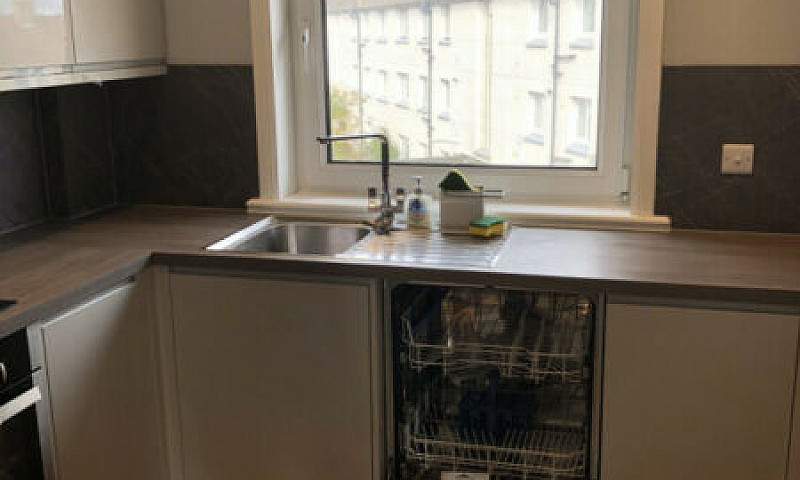 3 Bedroom Flat In Ra...