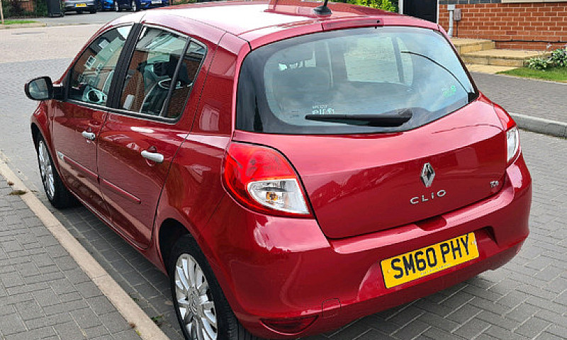 2011 Renault Clio 1....