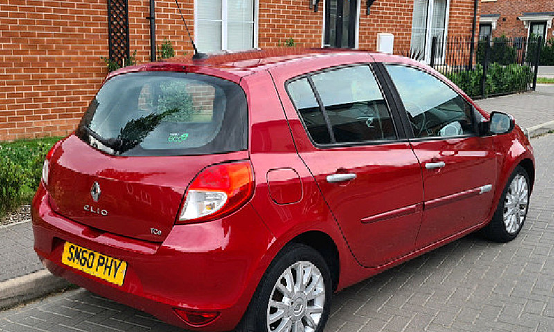 2011 Renault Clio 1....