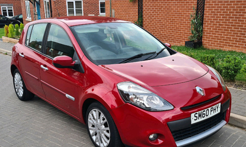 2011 Renault Clio 1....