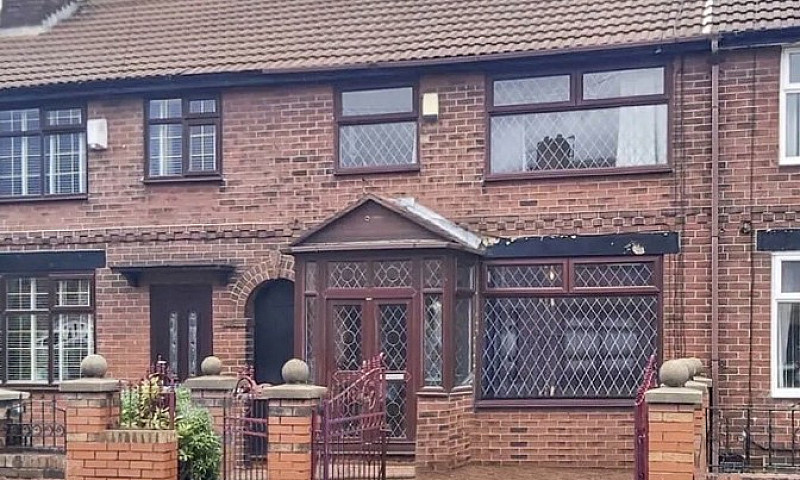Chadderton, 3 Bedroo...